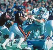 Defensive lineman Steve McMichael Chicago Bears battles offensive - Old Photo