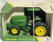 ERTL John Deere 7800 MFWD & Duals Edition 7000 Series Tractor, Green, 1/16, NIB