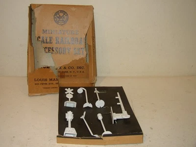 Marx RR Miniature Accessory set #1136 street light traffic crossing gate NOS