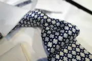 Robert Graham Soft Silk Knit Tie Necktie Cream Navy Blue Geometric