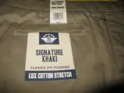 NWT Men's Dockers Signature Khaki Pants - 40 x 32 Flex Comfort - $62 MSRP