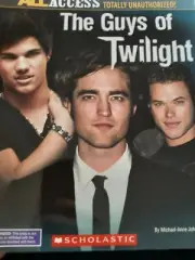 TWILIGHT THE GUYS OF TWILIGHT ALL ACCESS UNAUTHORISED.BY S. MEYER. (BJ230)