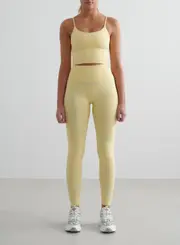 [AIM'N AU] Mellow Shape Seamless Tights & Strap Singlet Set