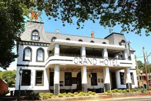 希勒斯維爾大飯店The Grand Hotel Healesville