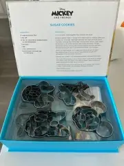 23 Piece Set:Williams Sonoma Mickey Mouse & Friends Impression Cookie Cutter-New