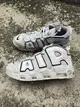 [32% OFF] 2023 NBA 超經典復刻 2005 名作 NIKE AIR MORE UPTEMPO '96 HOOP 1996 灰白 大AIR 牛巴戈 GD 權志龍 Scottie Pippen 著用 公牛隊 三連霸 (FB3021-001) !