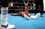 John Munduga Lays On The Canvas After Being Knocked Out OLD BOXING PHOTO
