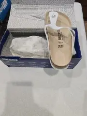 Birkenstoch Gold Gizeh Sandals Women’s 8