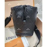 在飛比找蝦皮購物優惠-LV M82248 Noe Sling 黑老花壓紋水桶