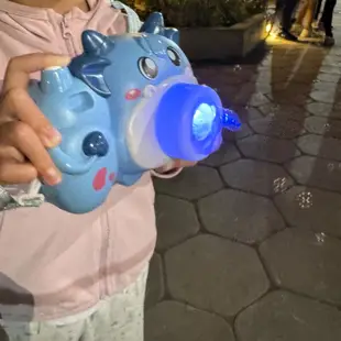 小牛泡泡相機 泡泡機 自動吹泡泡 連續出泡 照相機 泡泡槍 泡泡棒 泡泡水 戶外玩具 (4折)