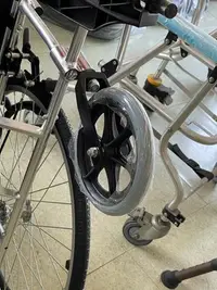 在飛比找Yahoo!奇摩拍賣優惠-【台灣製造】輪椅輔具配件 輪椅前輪 軸承前輪 輔助用輪 杏華
