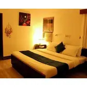 Authentique Home Abode - 3 Bedroom Retreat With Rooftop And Garden Oasis