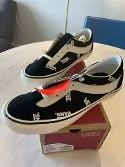 BRAND NEW Vans block Bold Ni w/ Van logo - Black /Marshmalow. Size 9.5M.US