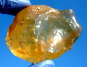 Libyan Desert Glass Meteorite Tektite impact specimen( 440 ct)Dimples Gem Yellow