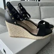 Pink Inc Gold Studded Black Wedge Heels/Size 9au Women’s