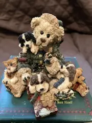 Boyds Christmas Santa Bear with Puppies GCC Exclusive 3E Kringle and Company