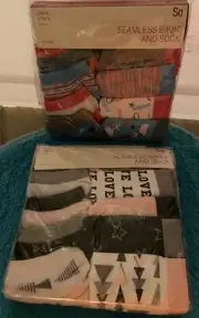 10 Pairs of Girls Underwear & 10 Pairs of Matching Socks (XL)