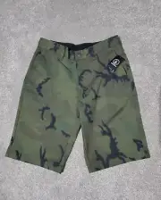 NWT Volcom Shorts Men Size 28 Green Camo Casual Skateboarding Flat Front Stretch