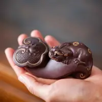 在飛比找樂天市場購物網優惠-紫砂茶寵貔貅雕塑描金如意貔貅創意茶具擺養