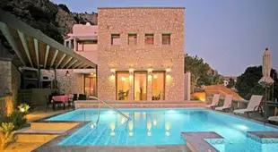 Villa CostaMare - enjoy lazy days on the private Pool-Jacuzzi