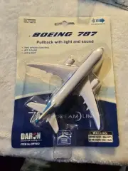 Daron Boeing 787 Dream Liner Pull Back with Light & Sound Toy Airplane NEW NIP