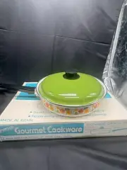 Vintage Porcelain Clad Steel Gourmet Cookware G-7; 10" Covered Chicken Fryer