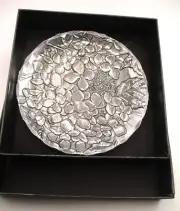 WENDELL AUGUST Hammered Aluminum Hydrangea floral coaster NIB w/ pamphlet