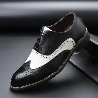 在飛比找Yahoo!奇摩拍賣優惠-Bullock 雕刻尖頭鞋黑白拼接商務皮鞋男士大碼皮鞋