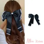 【MISS KOREA】韓國設計甜美珍珠綴邊黑色大蝴蝶結髮夾 馬尾夾(珍珠髮夾 黑色髮夾 蝴蝶結髮夾)