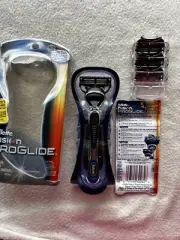 Gillette Fusion Proglide Razor Unused 4 Extra Cartridges. Open Box