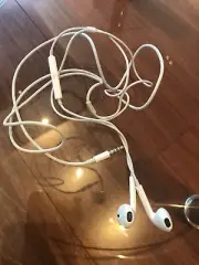 APPLE Wired Earphones Earbuds Pre owned Used 2-3 Times From iPhone 9