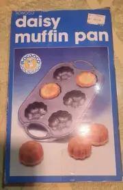 ROWOCO DAISY CAST IRON MUFFIN PAN-NIB