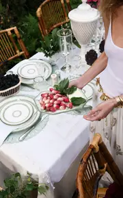 [Moda Domus] Small Leaf-Painted Ceramic Tray Plate