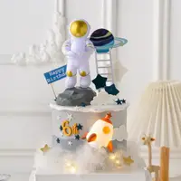 在飛比找ETMall東森購物網優惠-宇航員蛋糕裝飾擺件宇宙飛船寶寶周歲星球插件航天飛機太空人擺件