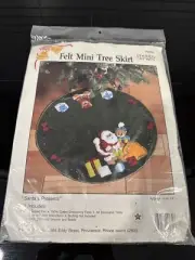“Santa’s Presents” Mini Tree Skirt Kit 9234 Felt Sequins Hobby Kraft Vintage 14”