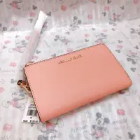 在飛比找蝦皮購物優惠-♡ 花雜貨 ♡ MICHAEL KORS 多功能萬用長夾（櫻