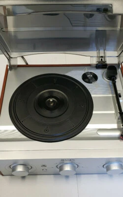 Jensen 3 Speed 33/45/78 RPM LP Record Player Turntable Stereo Speakers AM/FM