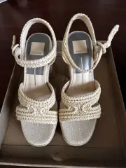 Dolce Vita lacye Heels natural woven Size 7