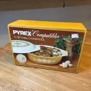 NEW PYREX Snowflake Butterfly Gold 1 1/2 Quart Casserole Dish New In Box