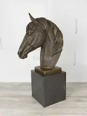 The statuette "Horse's Head"