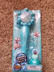 ? SNOWFLAKE BUBBLE MAKER SEPTER WAND BATTERY OPERATED LIGHTS UP LIQUID INCLUDED