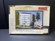 PIKO 61146 HO/OO GAUGE MODERN BLOCK OF FLATS OR APARTMENTS M.29