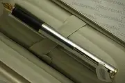 [Sheaffer] Agio Compact Fountain Pen Medium Nib with Cartridges, Brushed Chrome Plate Finish with 22K Gold Plate Trim (SH/9003-0)
