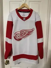 adidas Men’s 54 (XL) Detroit Red Wings Away PRIMEGREEN Authentic Jersey GT5598