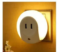 在飛比找Yahoo!奇摩拍賣優惠-創意插電光控led感應小夜燈 臥室簡約USB插座充電器 床頭