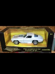 1967 Corvette Stingray L-71 Ermine White 1:18 Ertl American Muscle 32274