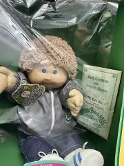 ORIGINAL 1985 CABBAGE PATCH DOLL IN ORIGINAL BOX Letters Circled On Tag Are OK
