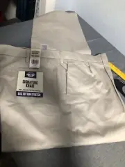 Men’s Docker’s pants 44 By 32 NWT