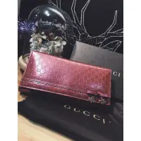 在飛比找蝦皮購物優惠-現貨全新正品《Gucci guccissima壓紋漆皮愛心牌