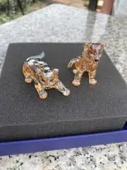 SWAROVSKI CRYSTAL ADORABLE "AMUR LEOPARD CUBS" 5428542 RETIRED SCS 2019 BN
